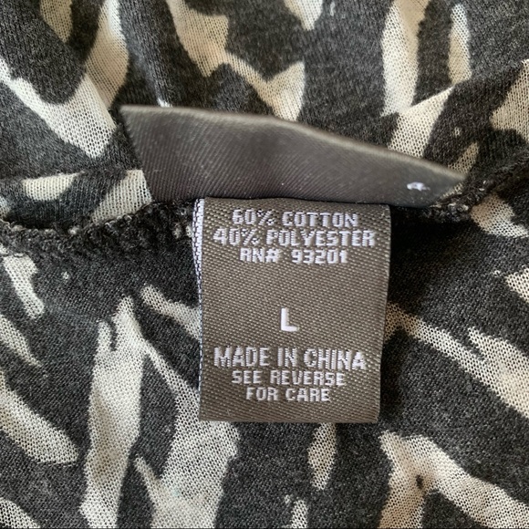 3/$15 SALE Dots Black White V-Neck Sheer Pattern Short Sleeve Top - Picture 8 of 8